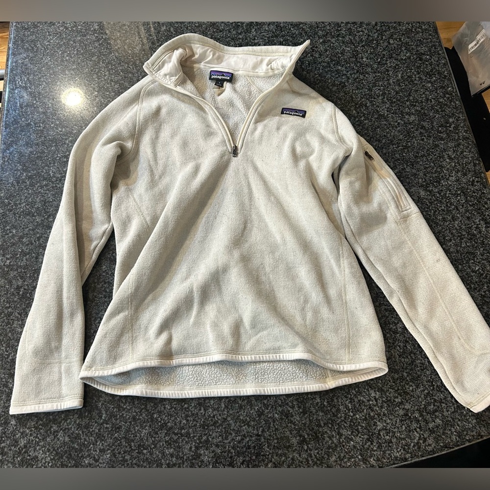 PATAGONIA FLEECE QUARTERZIP (size large in women)